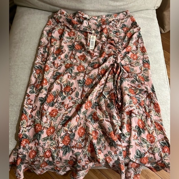 NWT left side rushed slit, Spring summer skirt size L MAX studios - Picture 2 of 4